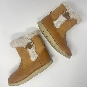 OshKosh B'gosh Cream Fur-Lined Boots size 11M